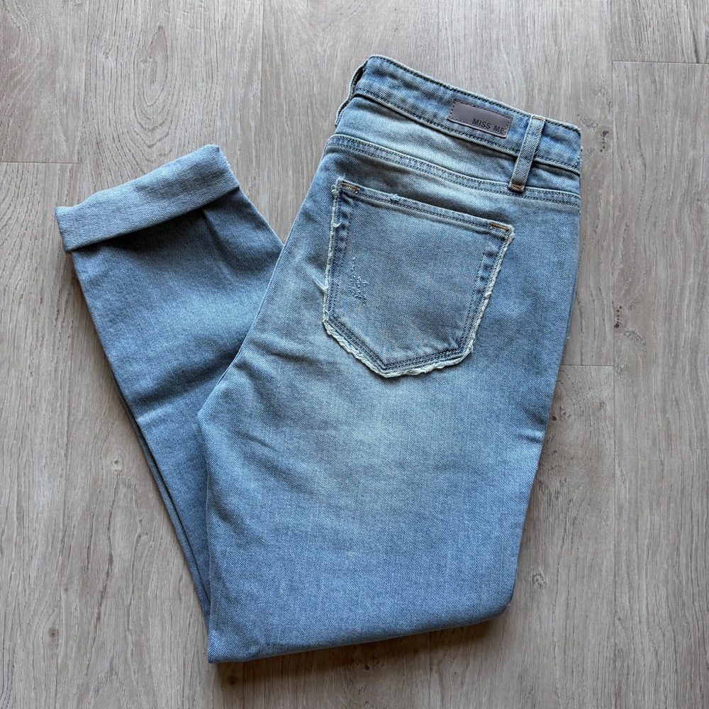 Miss Me Relaxed Fit Jeans Mid Rise Light Wash Distressed Size 29